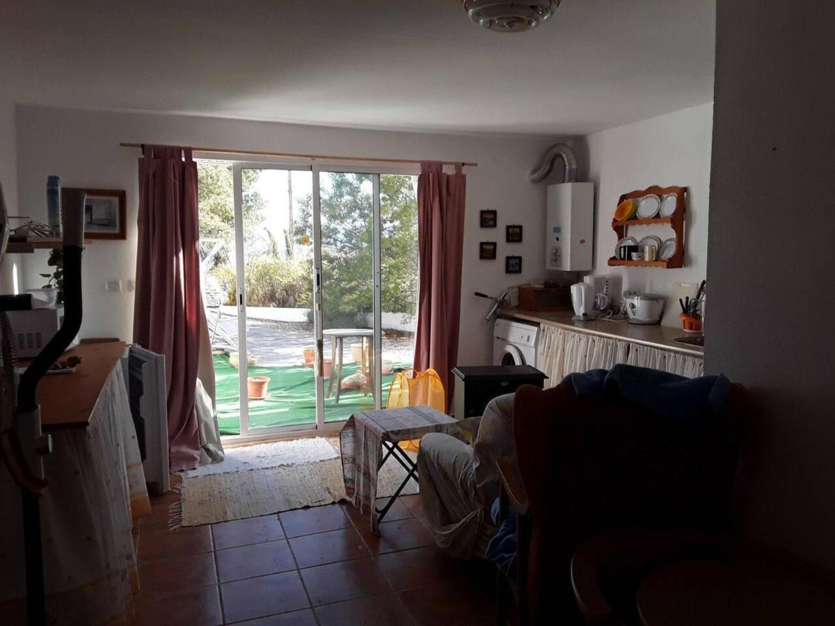 2-Bed Apartment - Sleeps 3 - Parking - Near Albox Luaran gambar