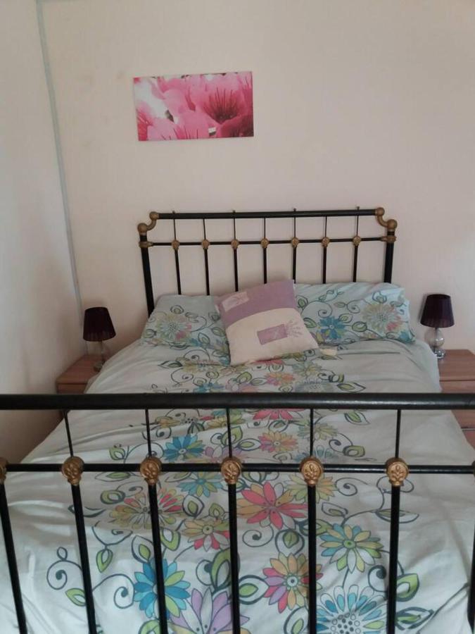 2-Bed Apartment - Sleeps 3 - Parking - Near Albox Luaran gambar